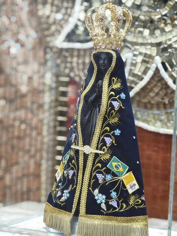 Imagem de Nossa Senhora Aparecida na igreja